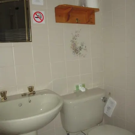 Hillside Bed & Breakfast 4*